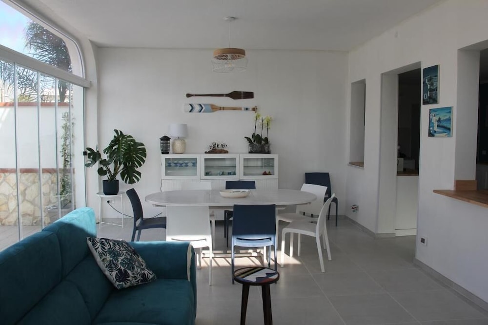 Isola Bianca — 4-Star Luxury Hotel in Isola Delle Femmine, Italy
