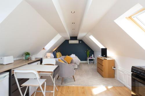 Stunning studio flat with dedicated private garden — 4-Star Luxury Hotel in Shrewsbury, United Kingdom