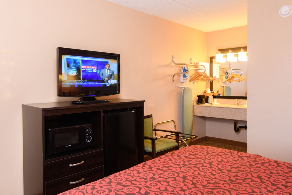 Days Inn By Wyndham Pittsburgh Harmarville - photo 8