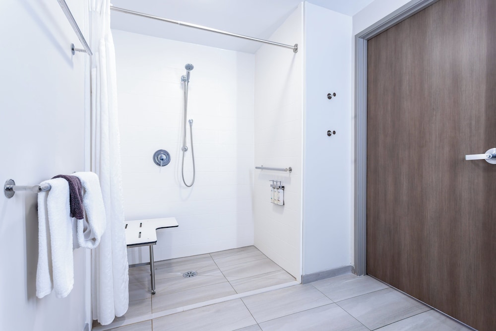 Holiday Inn Express & Suites Lancaster by IHG - photo 43