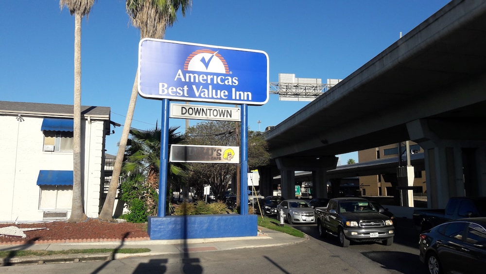SureStay Hotel by Best Western San Antonio Riverwalk - featured photo