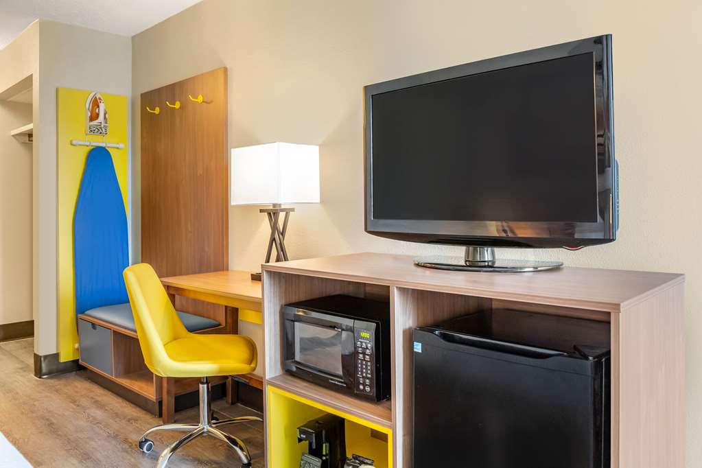 Days Inn & Suites by Wyndham Rocky Mount Golden East - photo 37