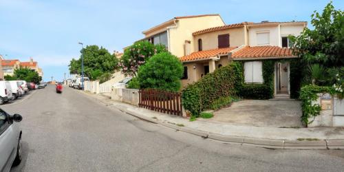 Maison familiale à Sainte Marie — 4-Star Luxury Hotel in Canet-En-Roussillon, France