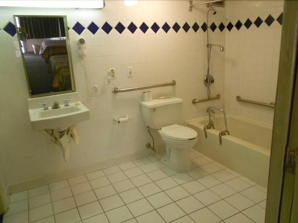 Red Carpet Inn And Suites Scranton - photo 16