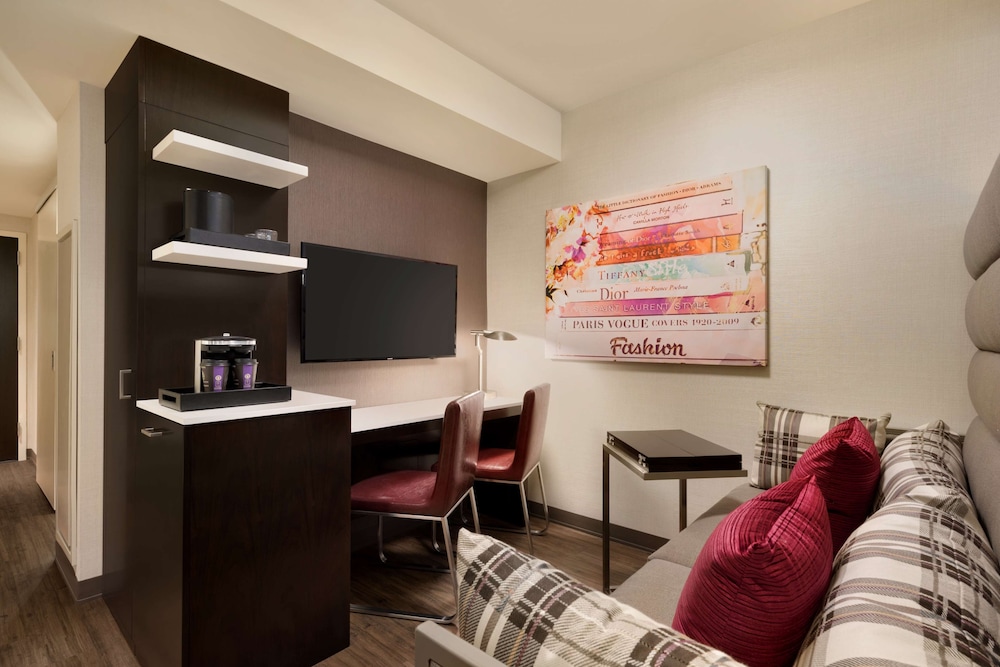 Embassy Suites by Hilton New York Manhattan Times Square - photo 32