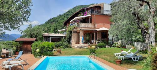 Casale Massina Appartamento Perla — 4-Star Luxury Hotel in Salo, Italy
