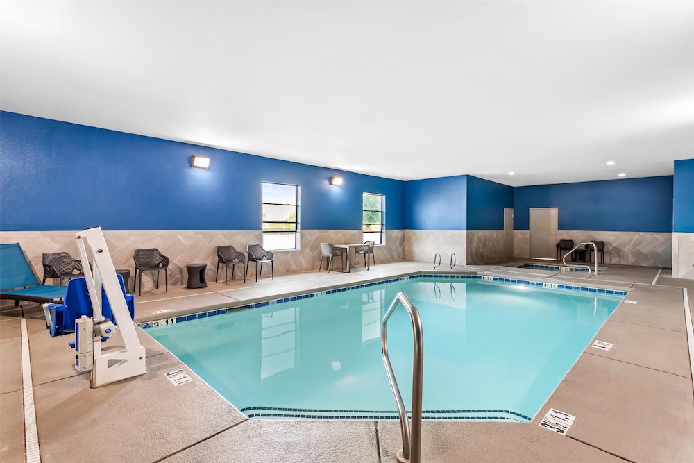 Hampton Inn & Suites Farmington - photo 26