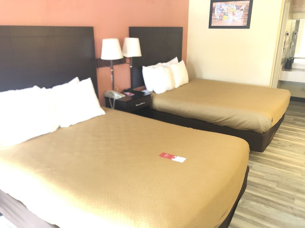 Econo Lodge Urbandale - photo 5