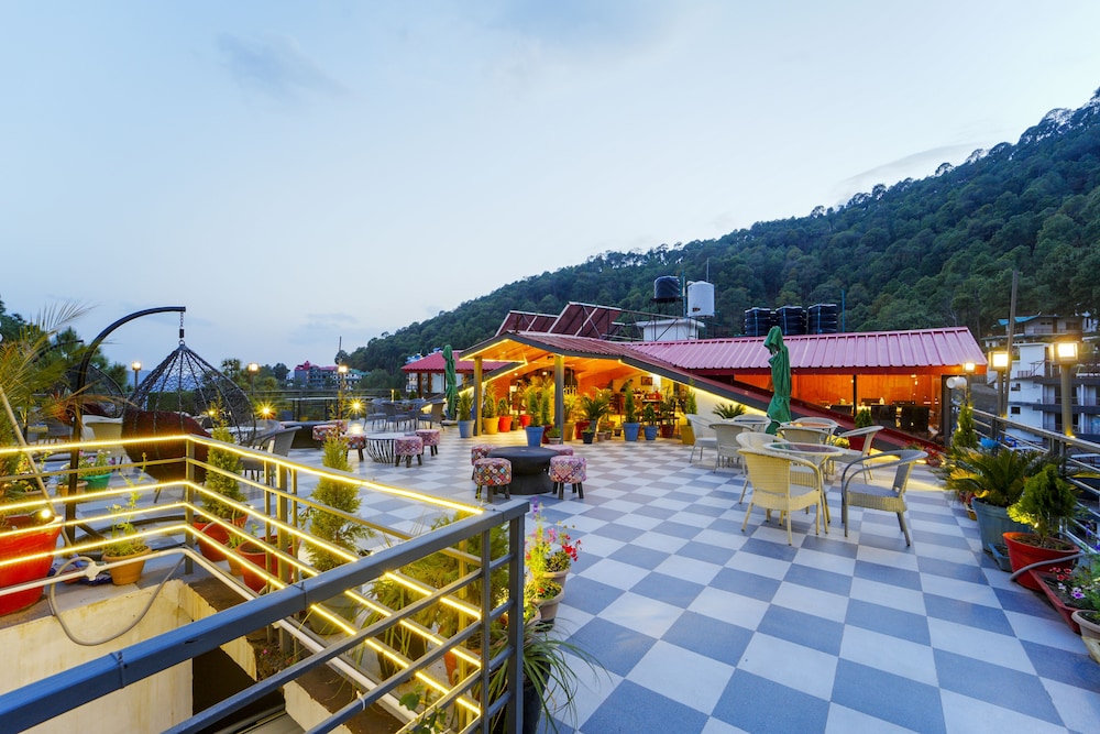 Montrose 11 Boutique — Kasauli