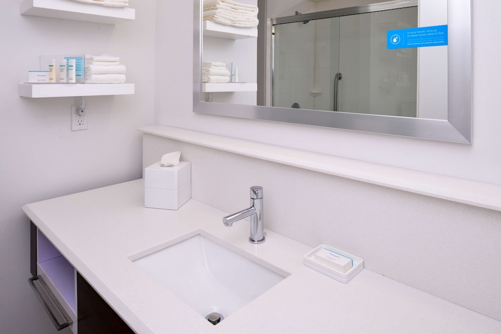 Hampton Inn El Centro - photo 14