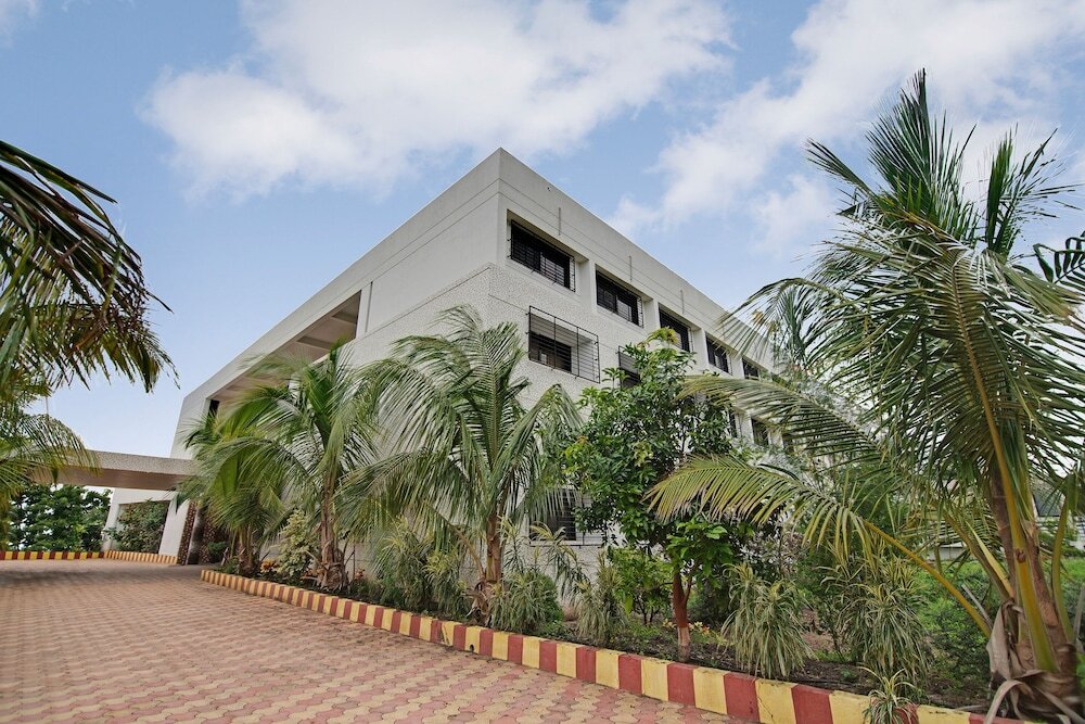 Capital O 48876 Shri Saibaba Satsang Mandal in Shirdi, India