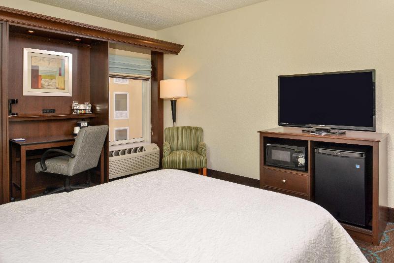 Hampton Inn & Suites Newport News - photo 71