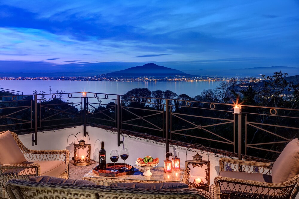 La Dimora 3: Comfort Garden and Pool — hotel in Sant'agata Sui Due Golfi