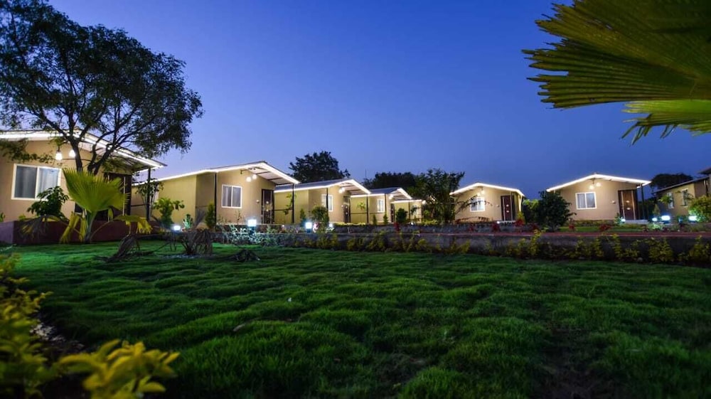 Valley Vibes - carbon neutral hotel in Closepet