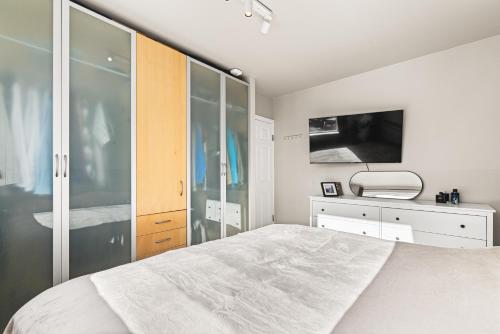 Perfect spacious 2 bedroom apartment near Sky Lagoon