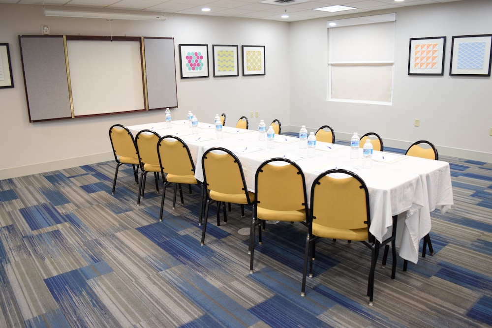 Holiday Inn Express Hotel & Suites West I 10 by IHG - photo 59