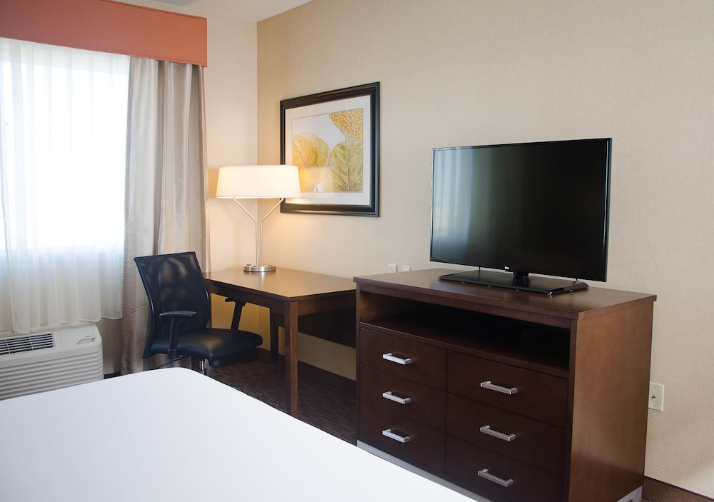 Holiday Inn Express Hotel & Suites Watertown Thousand Island by IHG - photo 14