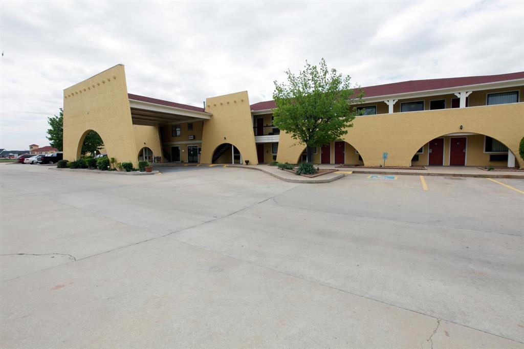 Americas Best Value Inn & Suites Yukon Oklahoma City - photo 2