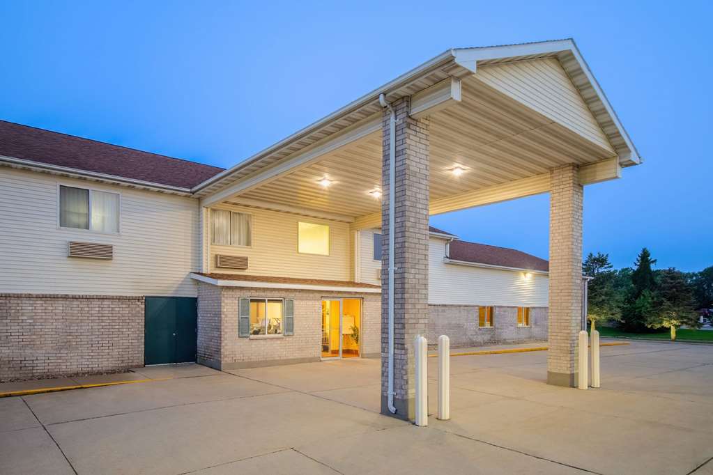 Days Inn by Wyndham Evansdale Waterloo - photo 7