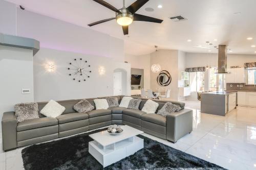 12 Mi to the Strip Las Vegas Home with Luxe Oasis