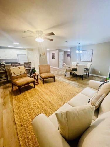 EastGate 4A Cozy family retreat close to downtown Hammond — 4-Star Luxury Hotel in Hammond, United States