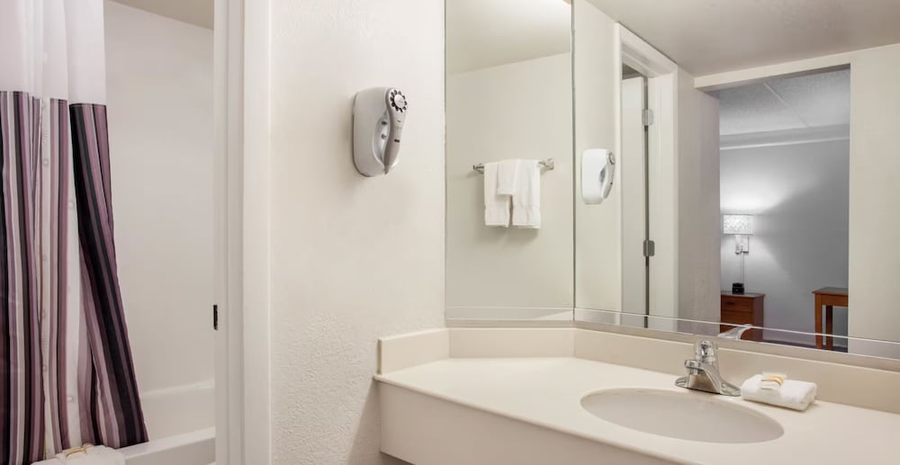 Baymont by Wyndham Fort Myers Central - photo 12