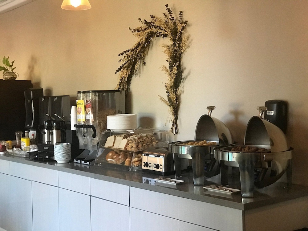 GreenTree Inn & Suites Alhambra - photo 80