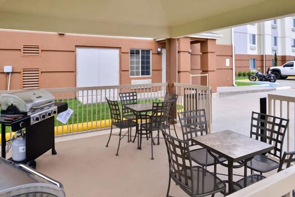 Candlewood Suites Beaumont by IHG - photo 21