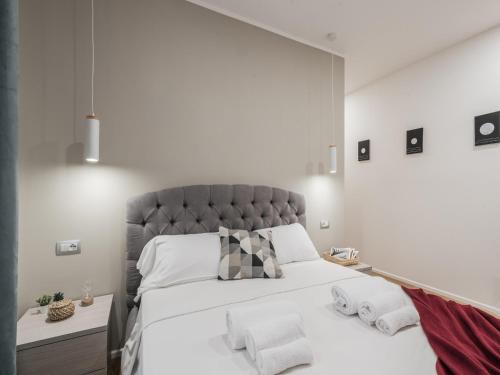 The Best Rent Modern three bedroom apartment a few steps from the Colosseum — 4-Star Luxury Hotel in Rome, Italy