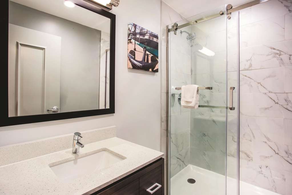 La Quinta Inn & Suites by Wyndham Baltimore Downtown - photo 22