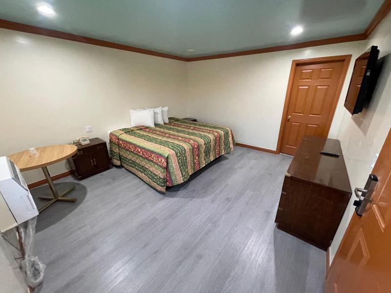 Hilltop Motor Inn - photo 29
