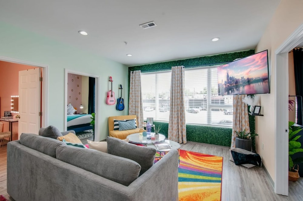 Modern Comfort Condo Only 2 Mile to Downtown Broadway — 4-Star Luxury Hotel in Nashville, United States