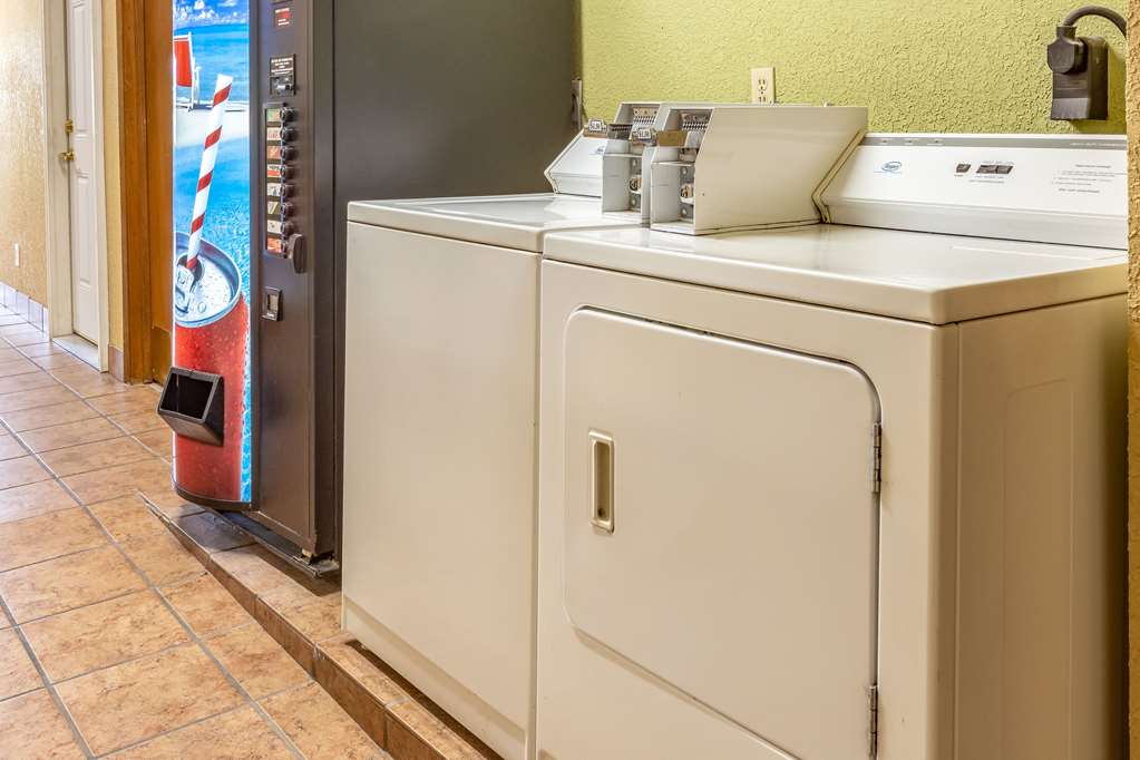 Econo Lodge Inn & Suites Newton - photo 32
