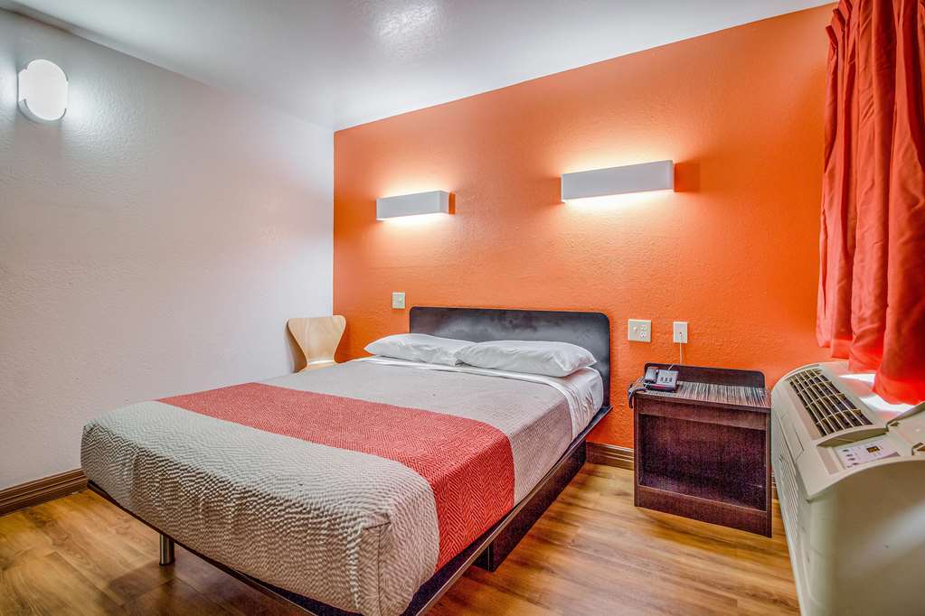 Motel 6 Conroe TX - photo 5