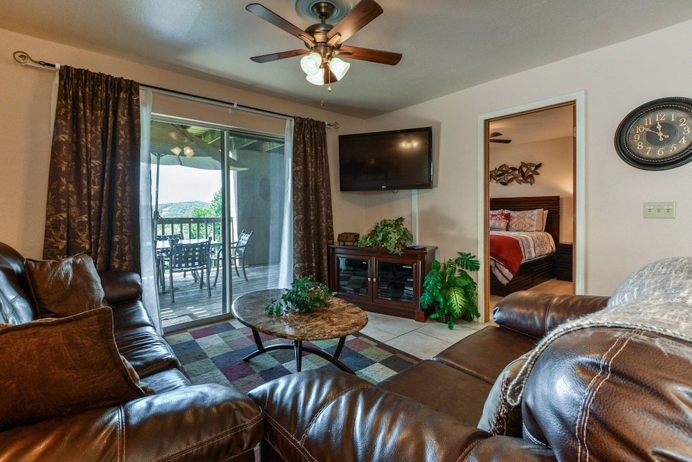 Eagle's Flight at Heldstab Haven — 4-Star Luxury Hotel in Branson, United States