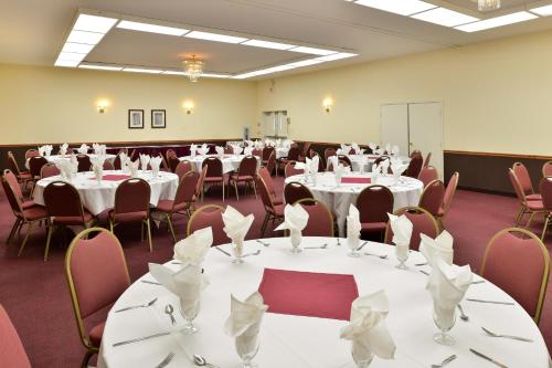 Hawthorn Suites by Wyndham Sacramento - photo 31