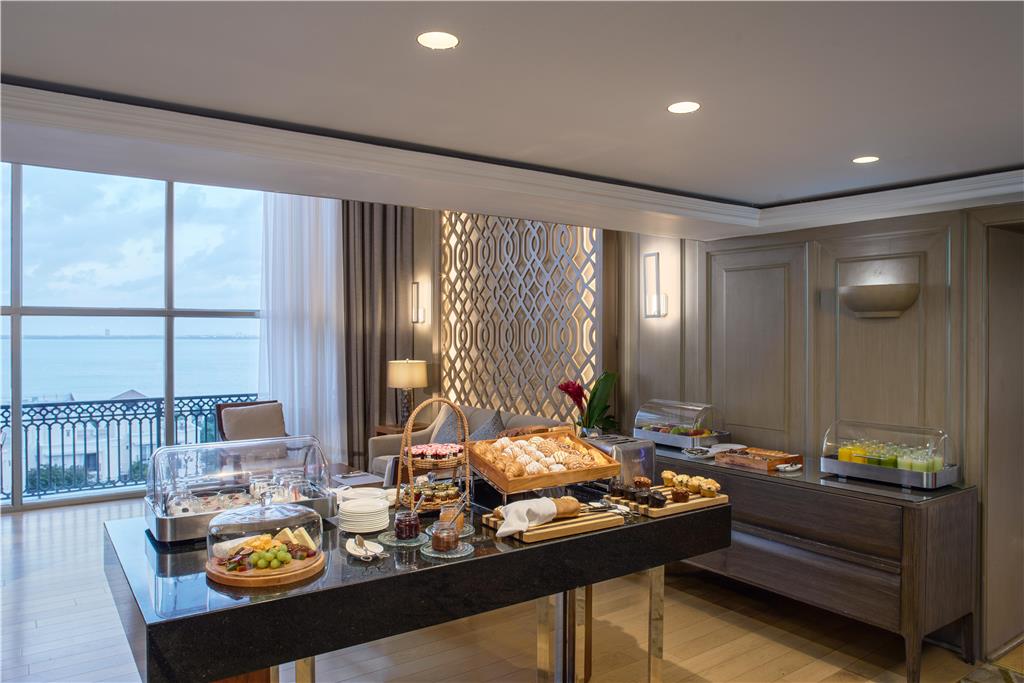 KICUN1_Club Lounge Breakfast 2.jpeg