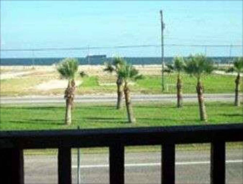 Knights Inn Corpus Christi at North Beach - photo 16