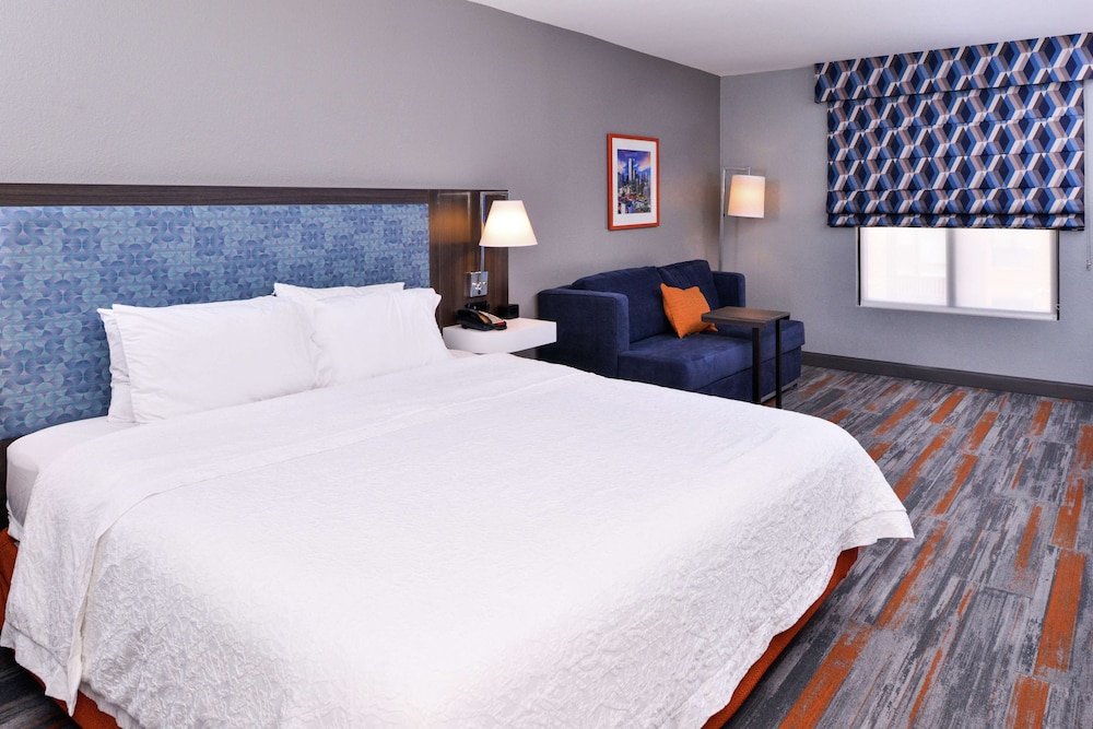 Hampton Inn & Suites Legacy Park Frisco - photo 25