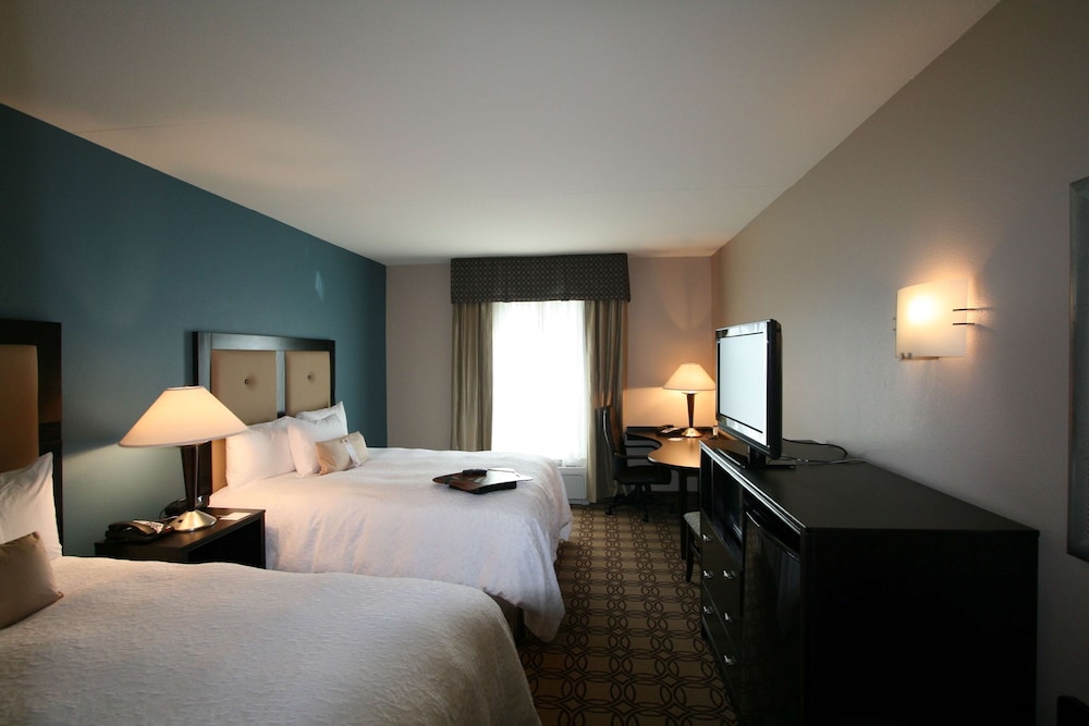 Hampton Inn & Suites Charlotte Airport - photo 10