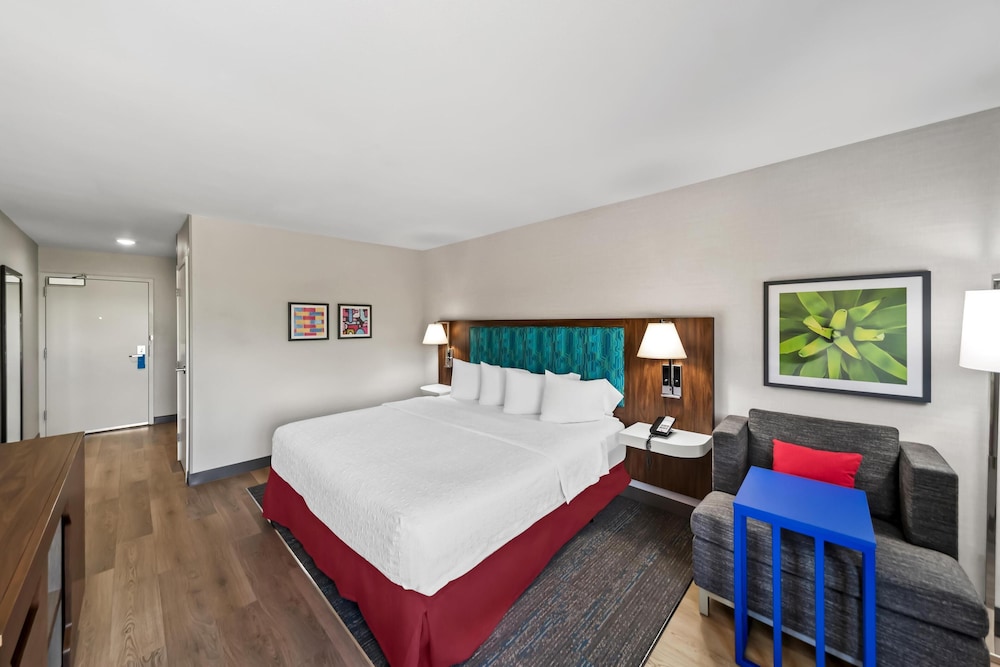 Hampton Inn North Platte - photo 6