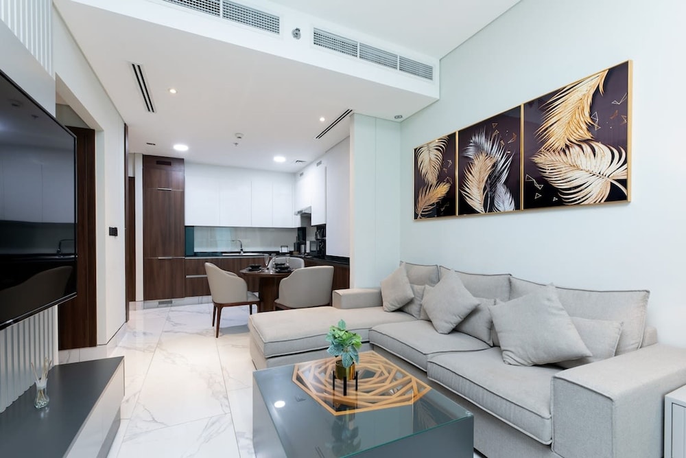 Damac Maison Prive Deluxe Studio With Balcony & Water Canal View — 4-Star Luxury Hotel in Dubai, United Arab Emirates