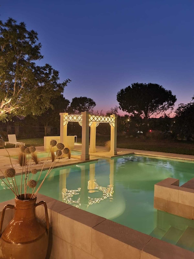 Agriturismo Le Tagliate — 5-Star Luxury Hotel in Uggiano La Chiesa, Italy