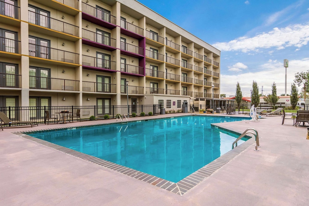 District 3 Hotel Ascend Hotel Collection - featured photo