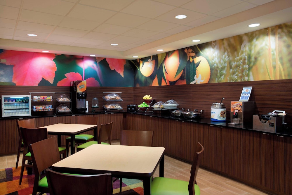 Fairfield Inn and Suites by Marriott Chicago Midway Airport - photo 16