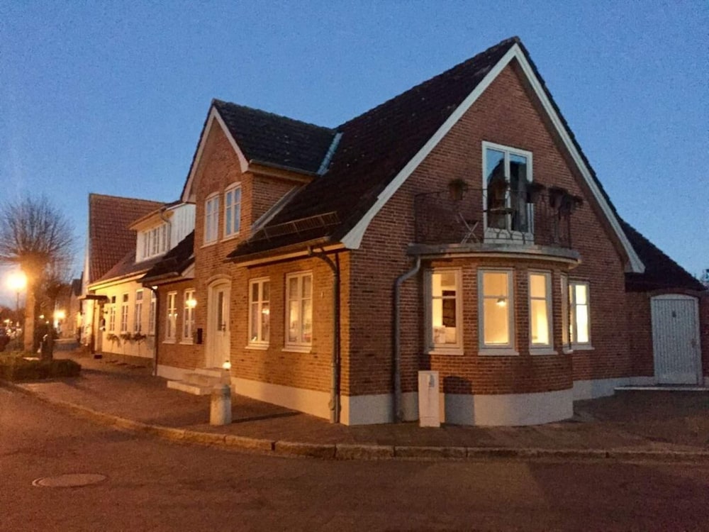 Lange Eins Comfortable Holiday Residence — 4-Star Luxury Hotel in Kappeln, Germany