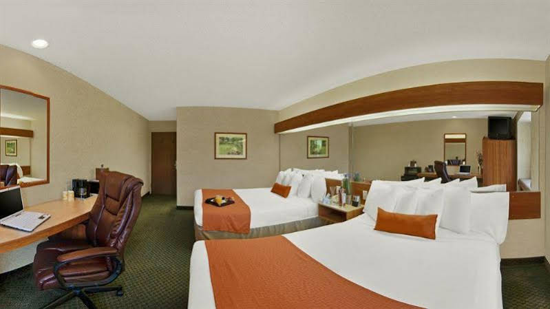 Microtel Inn & Suites by Wyndham Brunswick North - photo 6