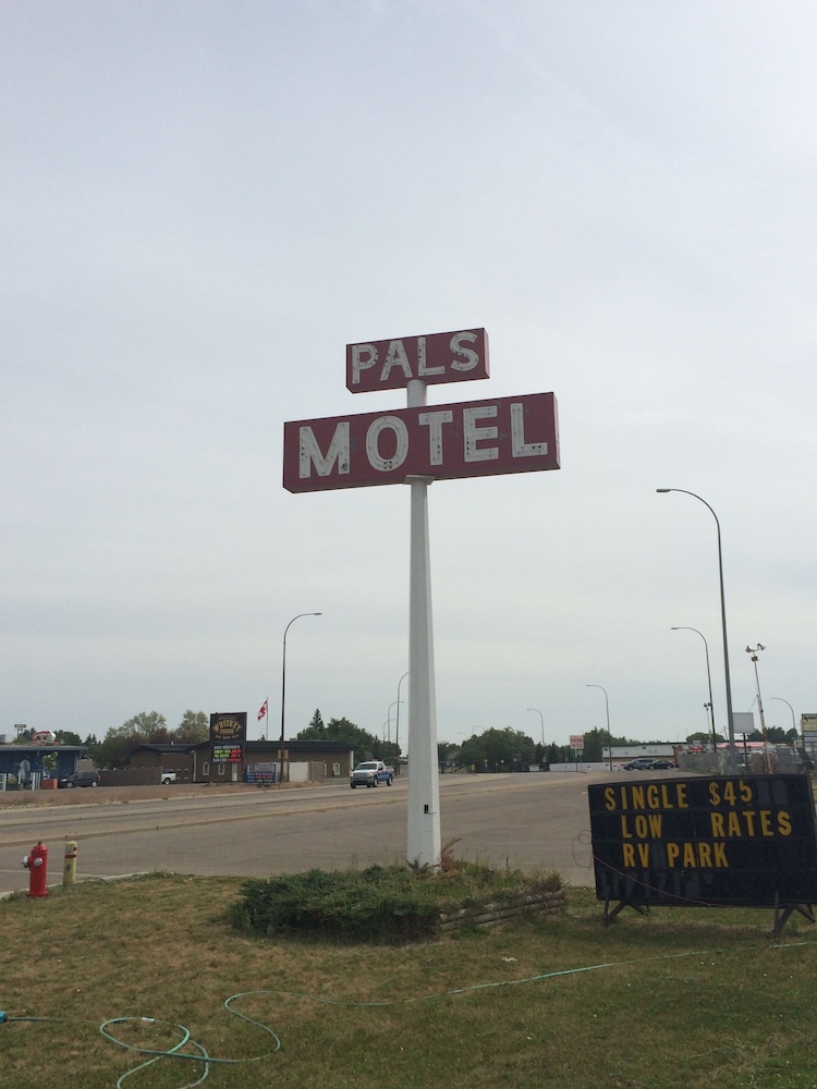 Pal’s Motel in Medicine Hat, Canada