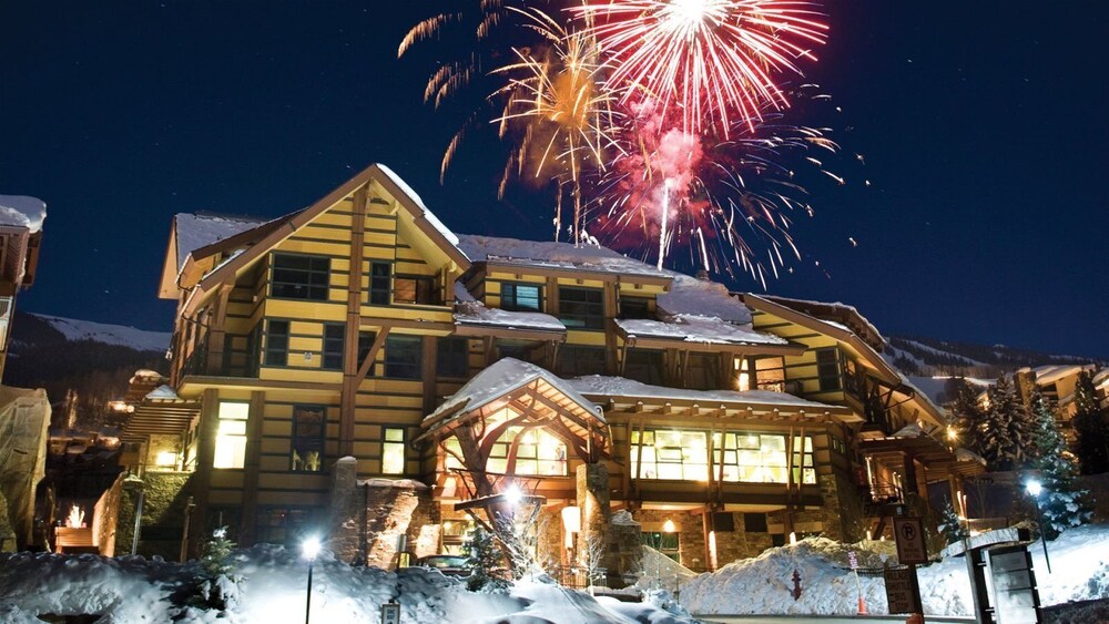 Luxury Ski in Ski out 3 Bedroom Mountain Resort Vacation Rental in the Heart of Snowmass Base Village in Snowmass Village, United States