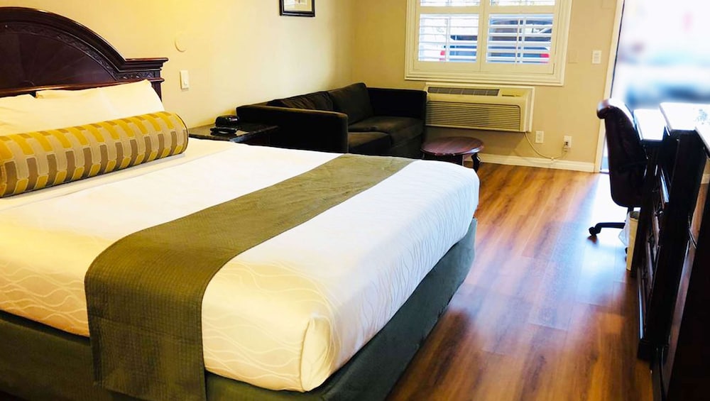 Dynasty Suites Hotel Riverside - photo 16